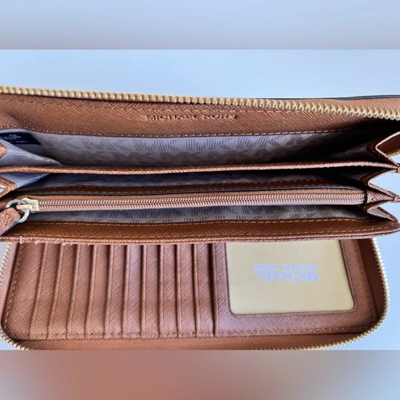 MICHAEL KORS Large Continental Wallet - Picture 5 of 10